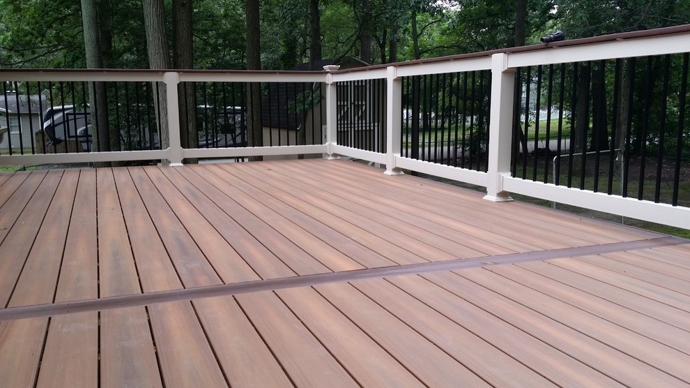 Traditional deck in Baltimore.