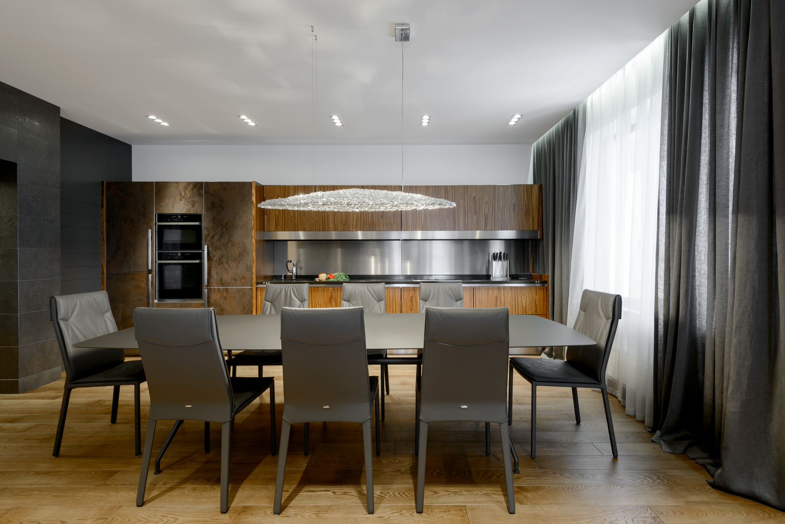 Массивная доска "BEARMADE" в брутальной квартире по проекту Риты Лессинг