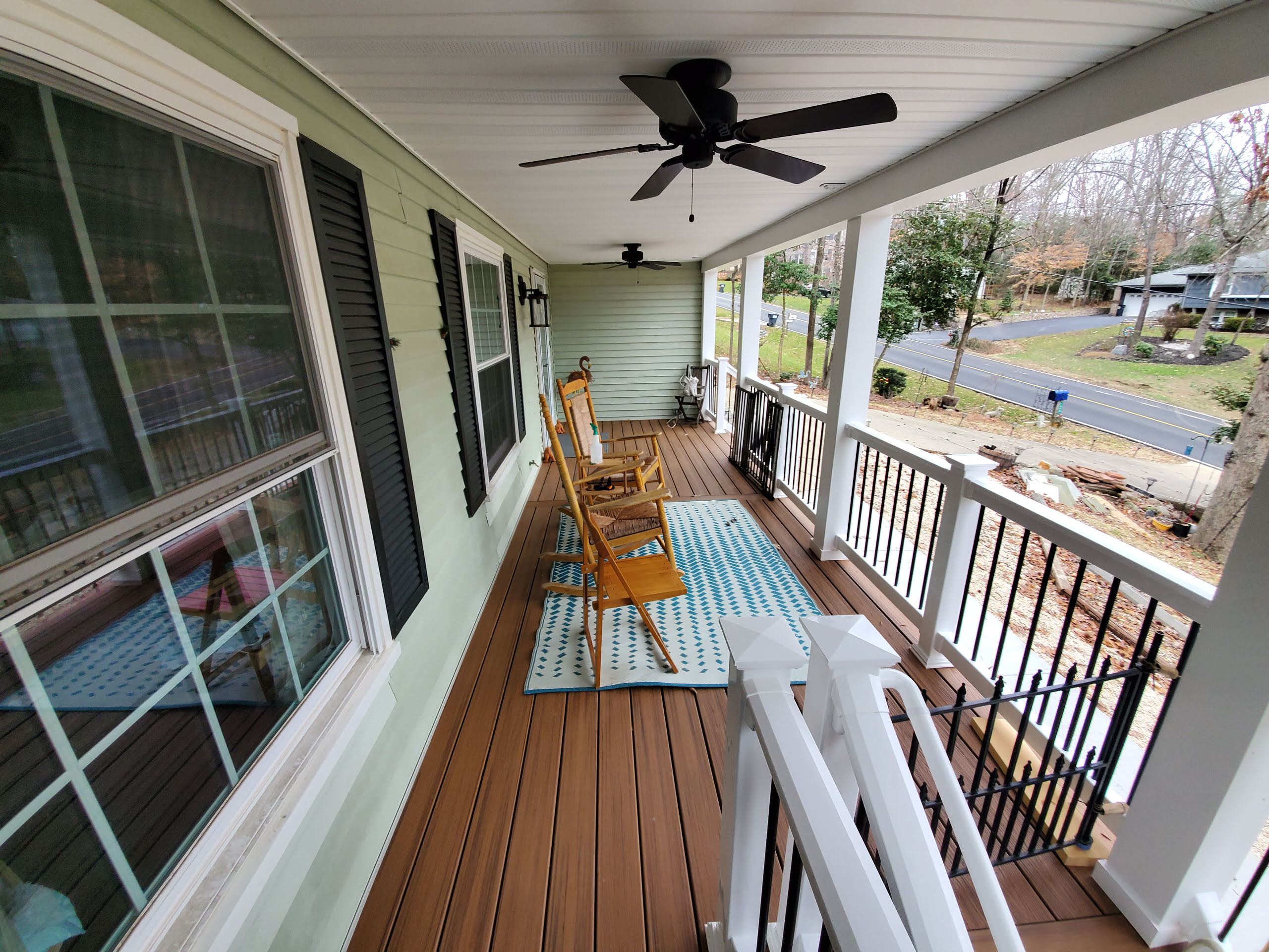 Front Porch w/ Breezeway to Basement