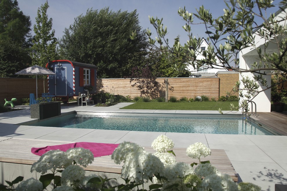 Exclusiver Garten Mit Naturpool Contemporary Swimming Pool