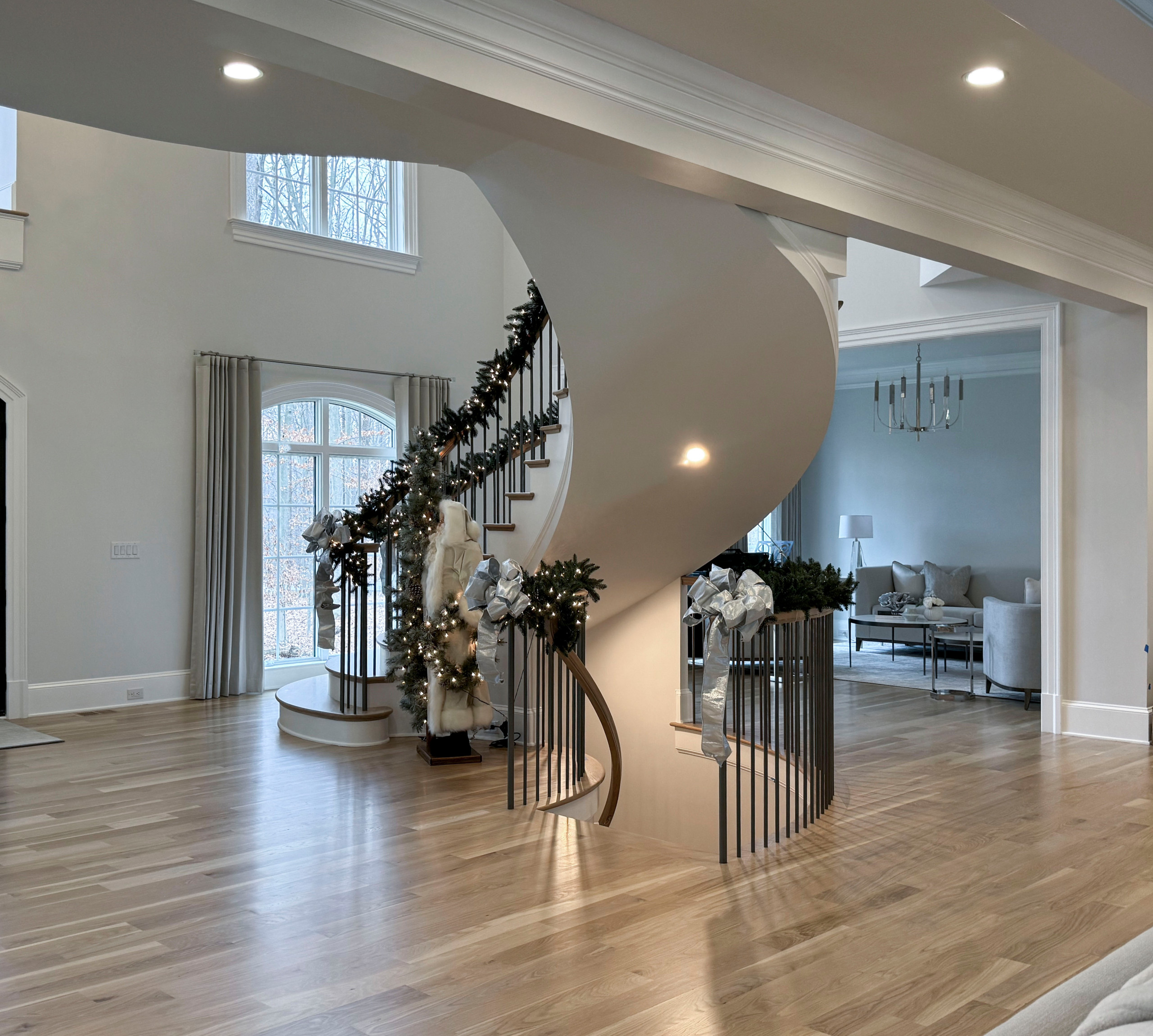 116_Elegant & Eye-catching Curved Staircase, Leesburg VA 20175