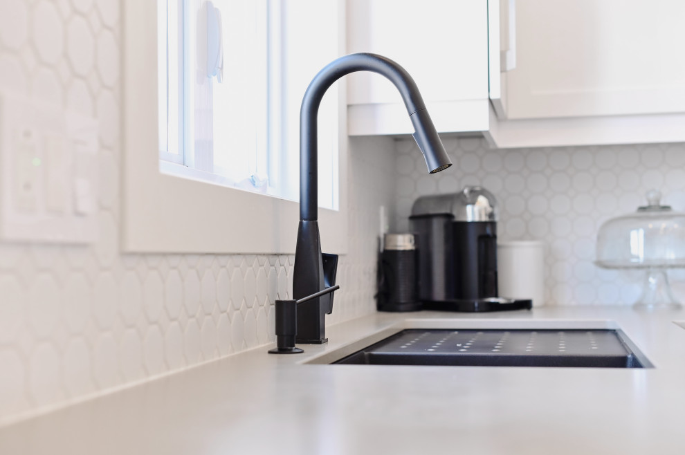 Elegant Faucet - Scandinavian - Kitchen - Montreal - by ABtelier Design ...