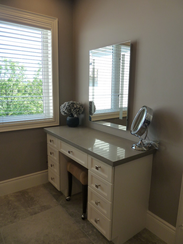 Transitional home design photo in Toronto