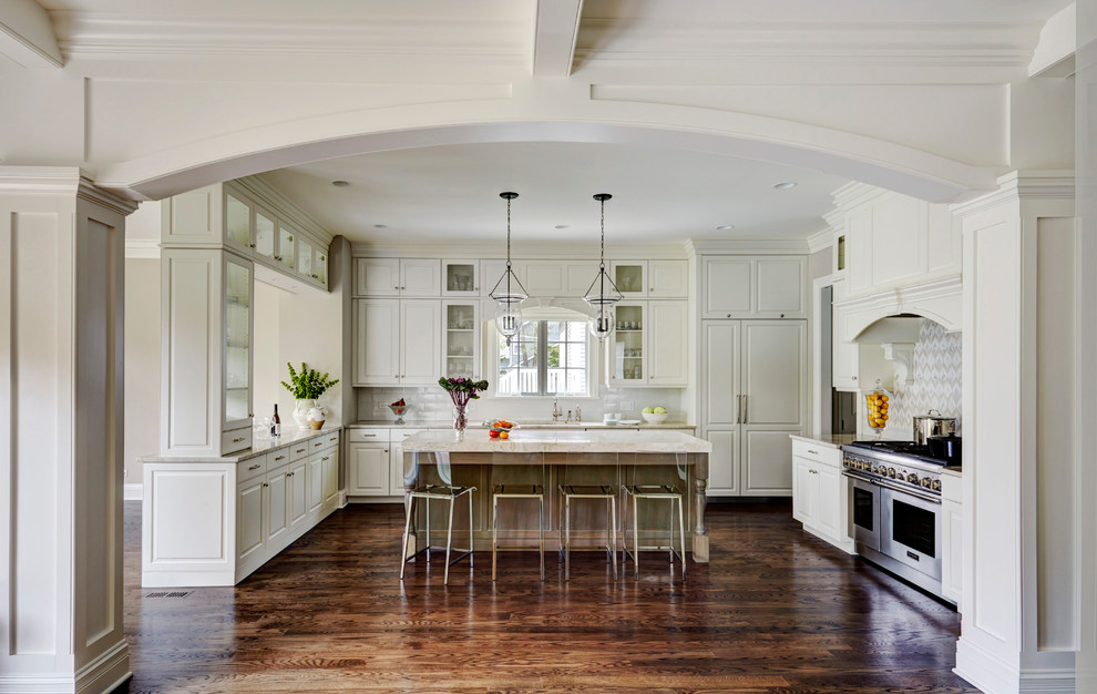 Inspiration for a transitional kitchen remodel in Chicago