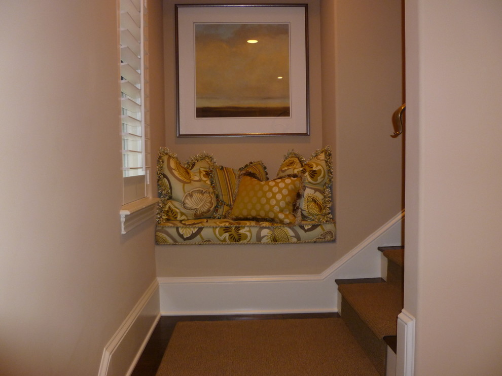 Photo of a mid-sized transitional wood l-shaped staircase in Jacksonville with painted wood risers.