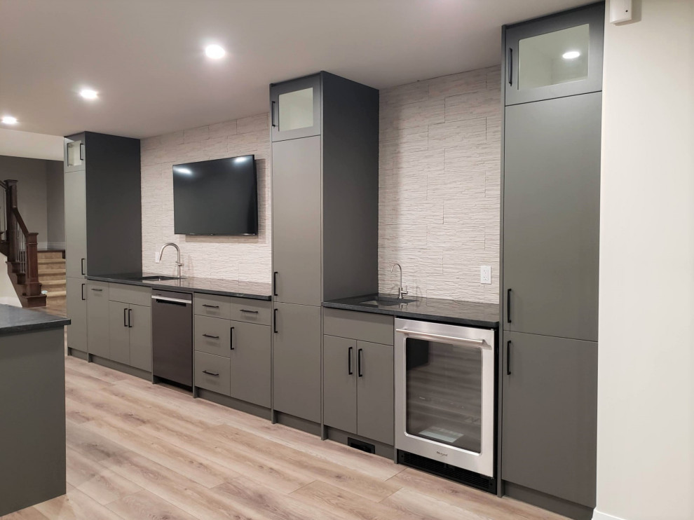 Home design - transitional home design idea in Toronto