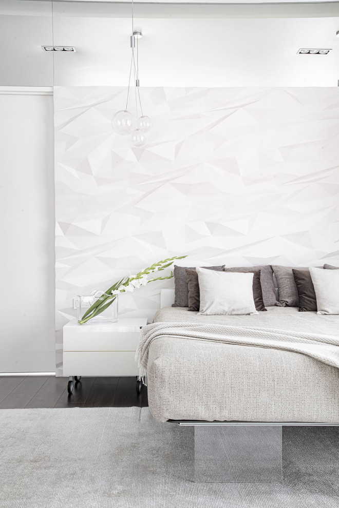 Большой красивый белый дом