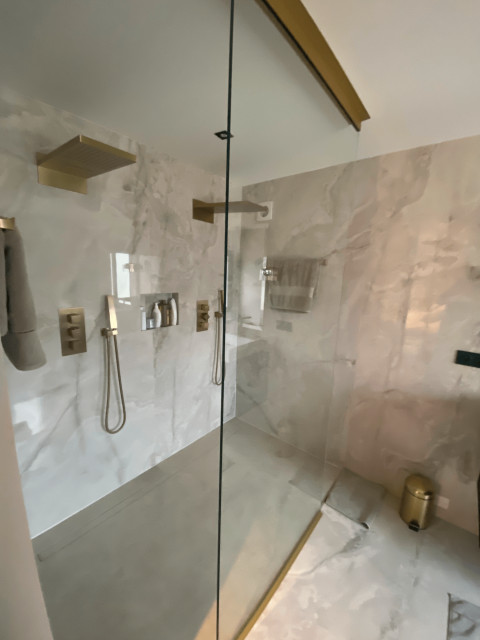 Pack de douche finition Dor&eacute; bross&eacute; minimalistisch-badezimmer