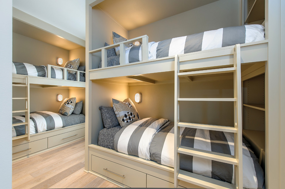 Example of a transitional kids' room design in Dallas