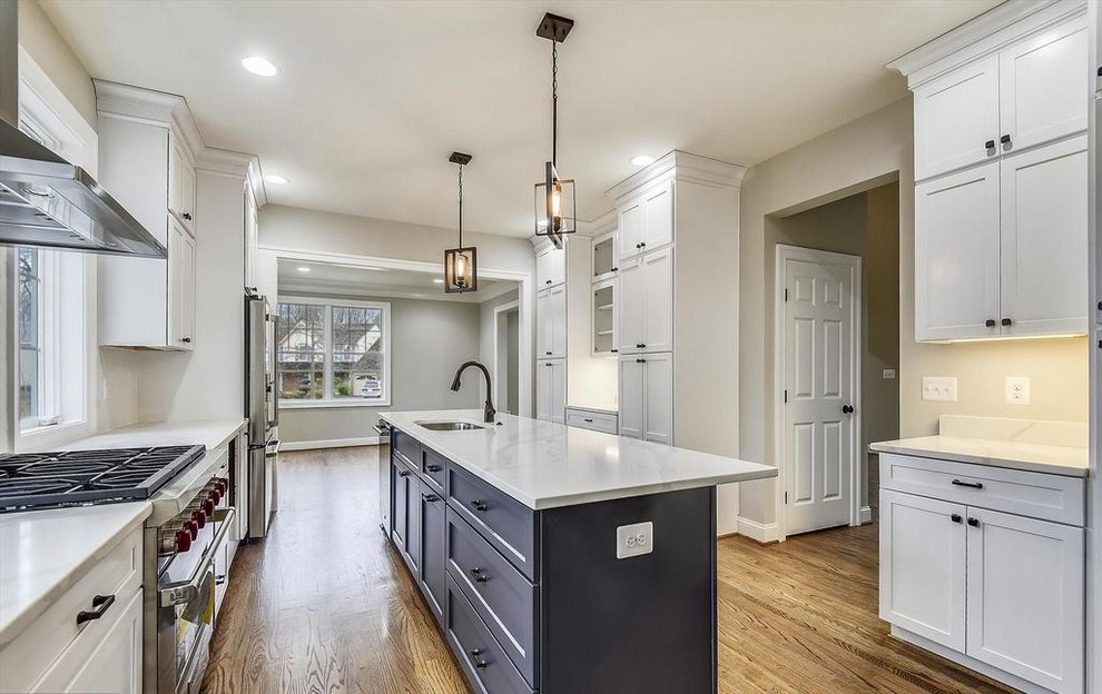 Example of an arts and crafts kitchen design in DC Metro