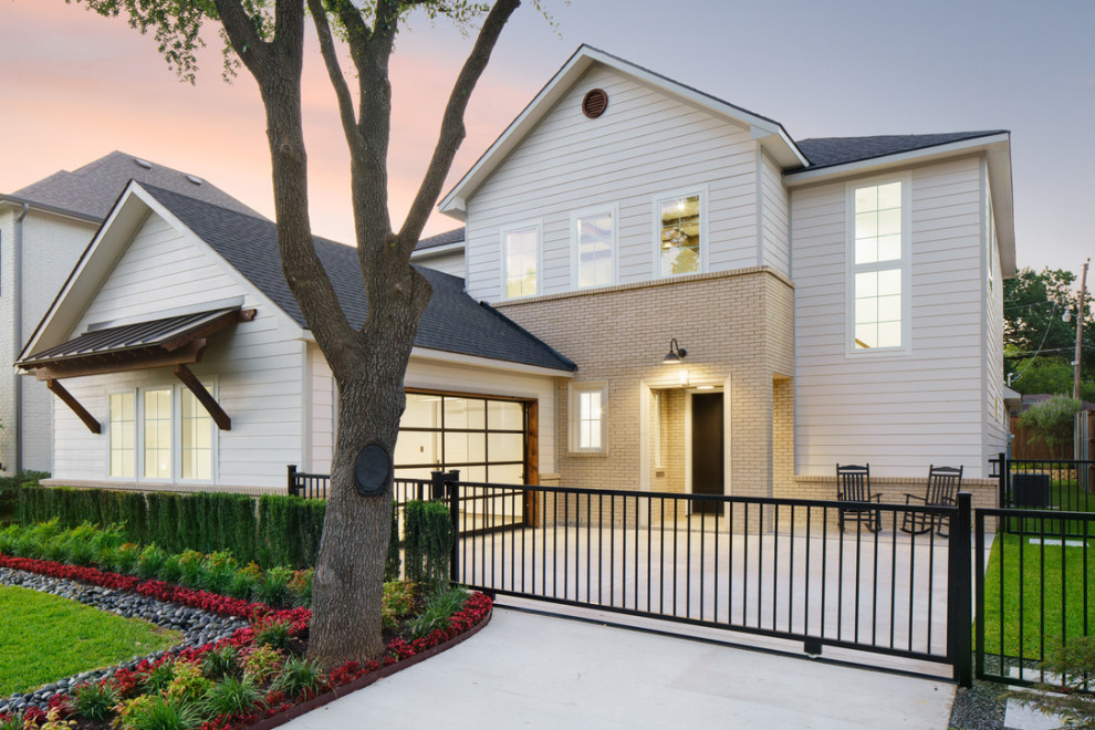 Example of a transitional home design design in Dallas