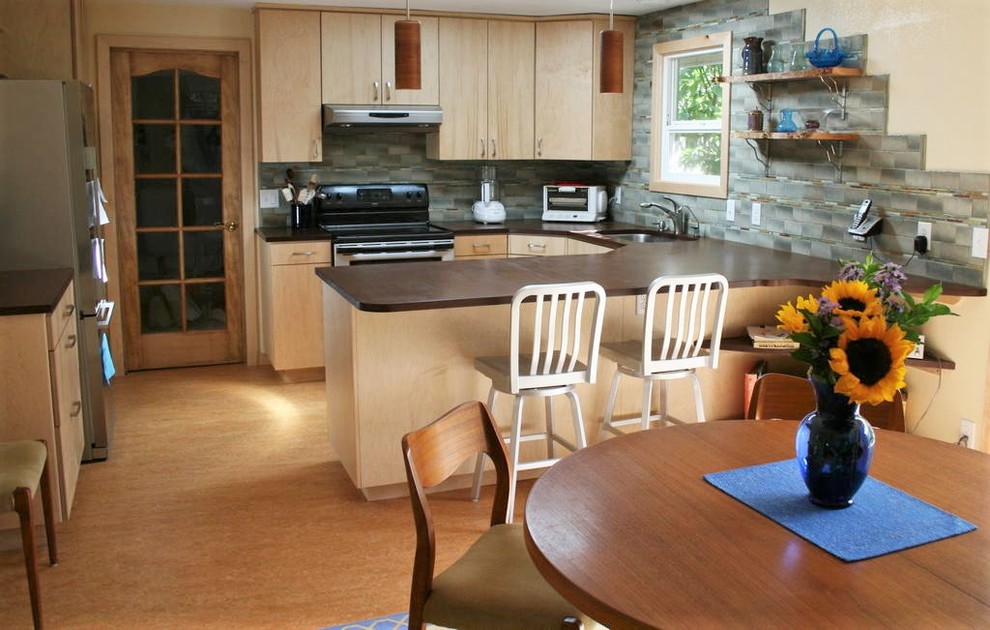 Kitchen - transitional kitchen idea