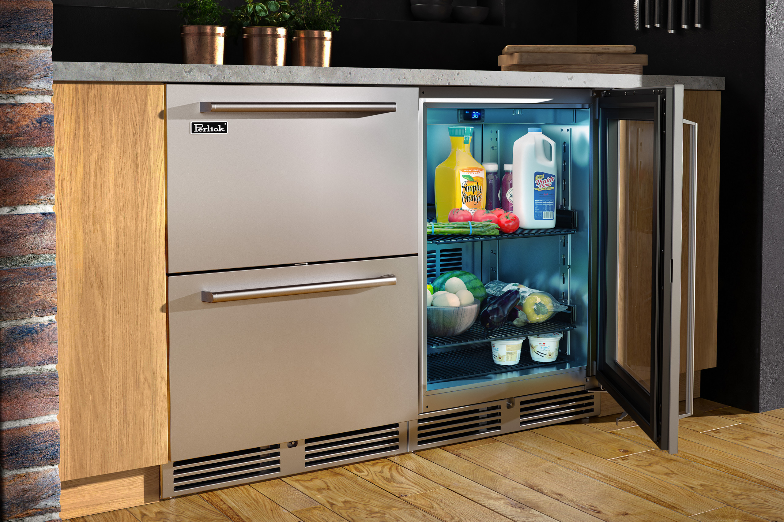 Как встраивают холодильник в кухонний шкаф и гарнитур, если он невстраиваемый