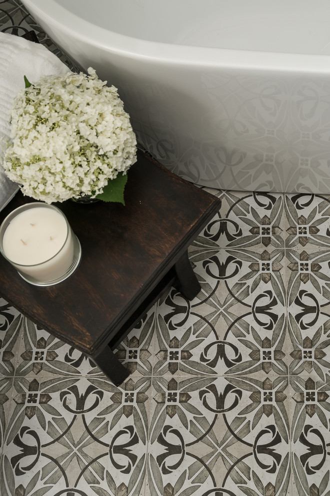 Inspiration for a transitional home design remodel in Chicago