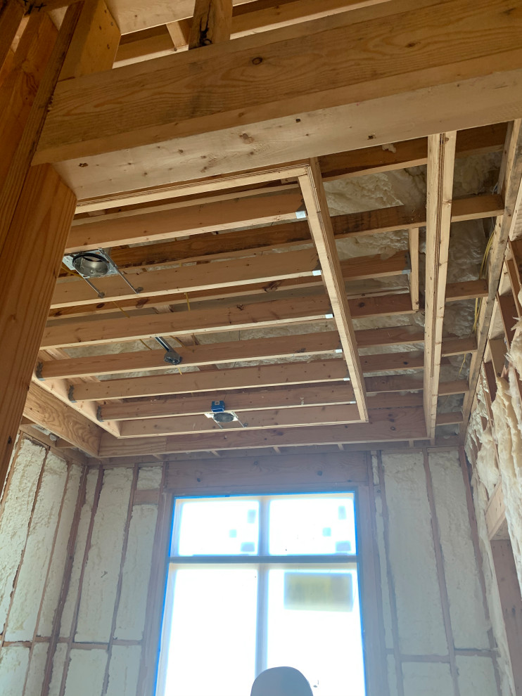 Example of a transitional home design design in Austin