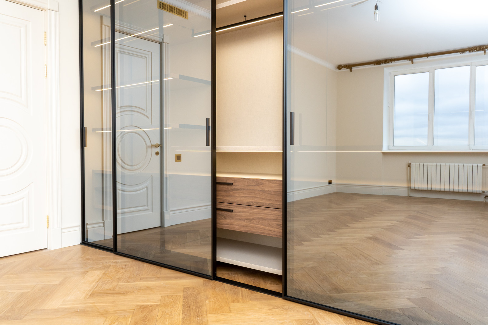 Воздушная гардеробная APPERIA для сталинки в центре Москвы