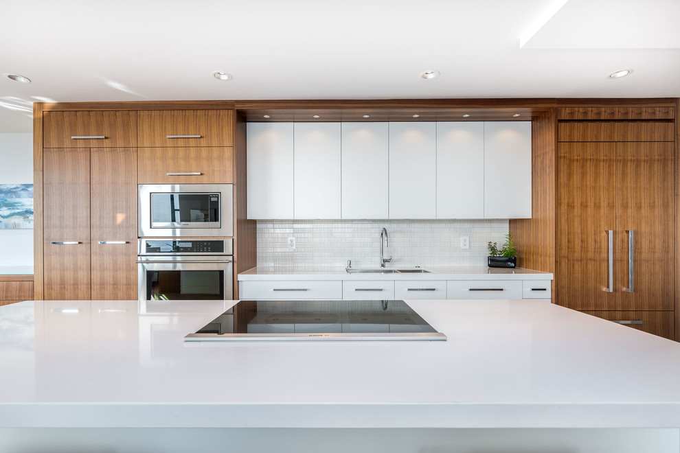 Inspiration for a transitional kitchen remodel in Vancouver