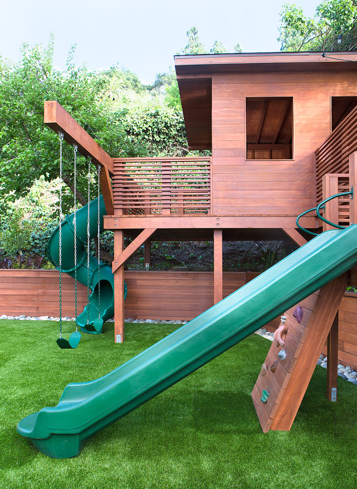 Design ideas for a traditional garden in Los Angeles with with outdoor playset.