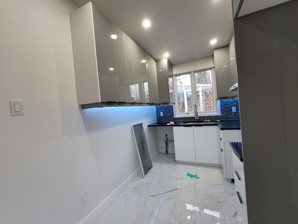 HIGH GLOSS KITCHEN