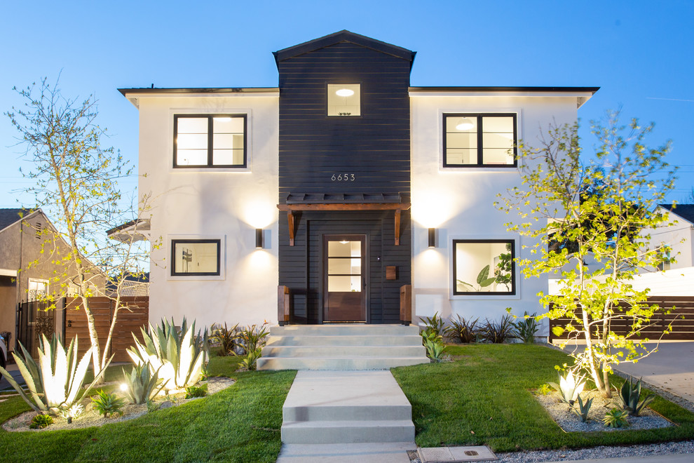 Design ideas for a transitional exterior in Los Angeles.