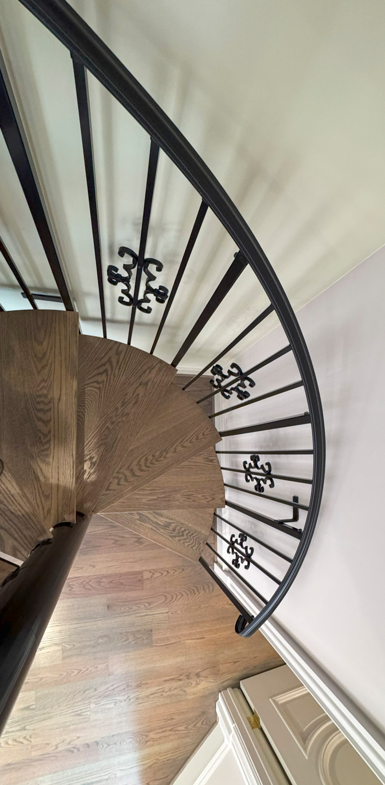 135_Vibrant Staircase with Touch of Historic Grandeur, Great Falls, VA 22066