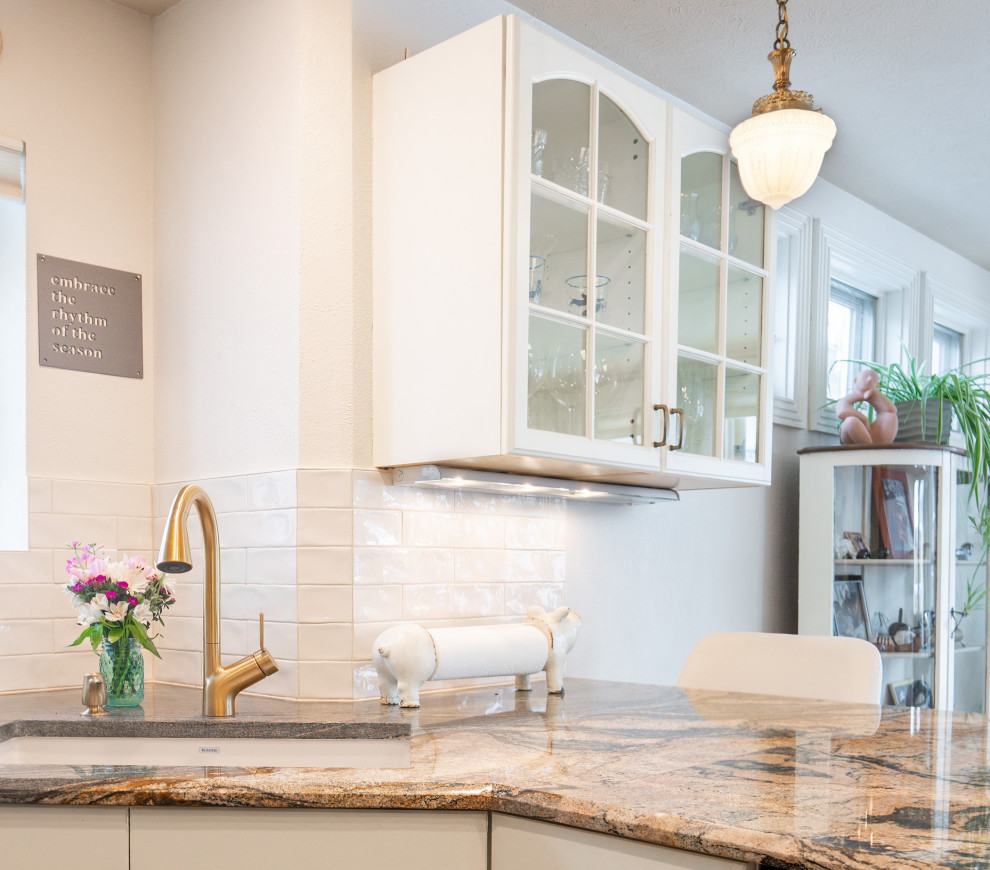 Kitchen - transitional kitchen idea in Denver