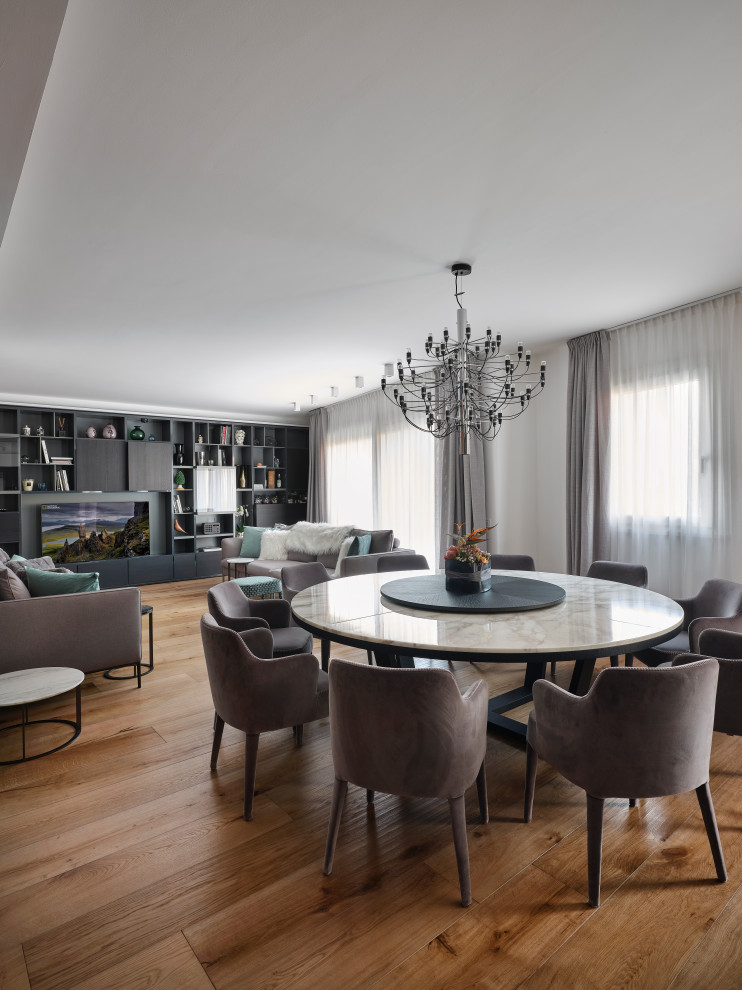 Design ideas for a contemporary dining room in Venice.