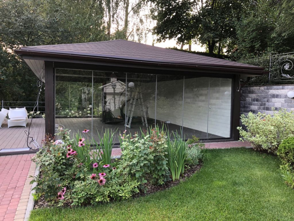 Беседка с видовым остеклением