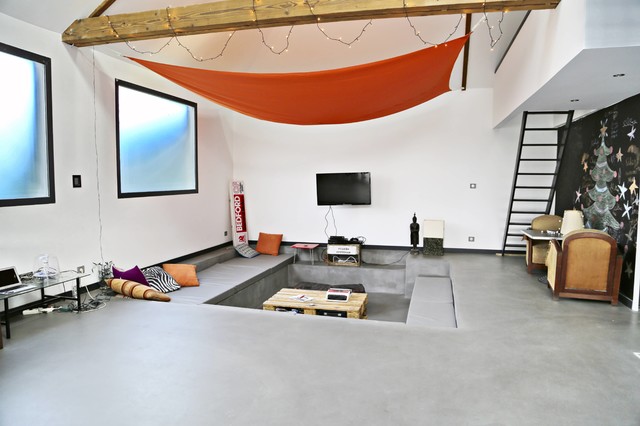 LOFT AVEC PATIO ET PISCINE À PROXIMITÉ DE L’ERDRE contemporary-vardagsrum