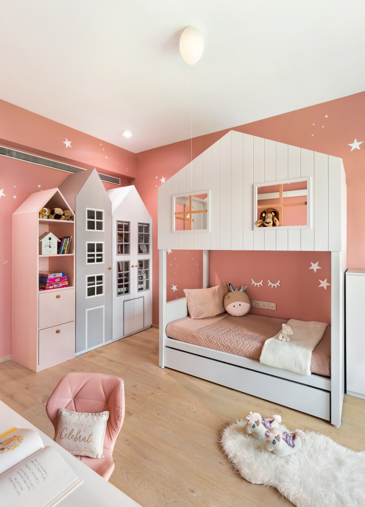 This is an example of a contemporary kid's room in Mumbai.