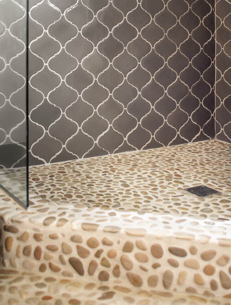Inspiration for a transitional home design remodel in Omaha