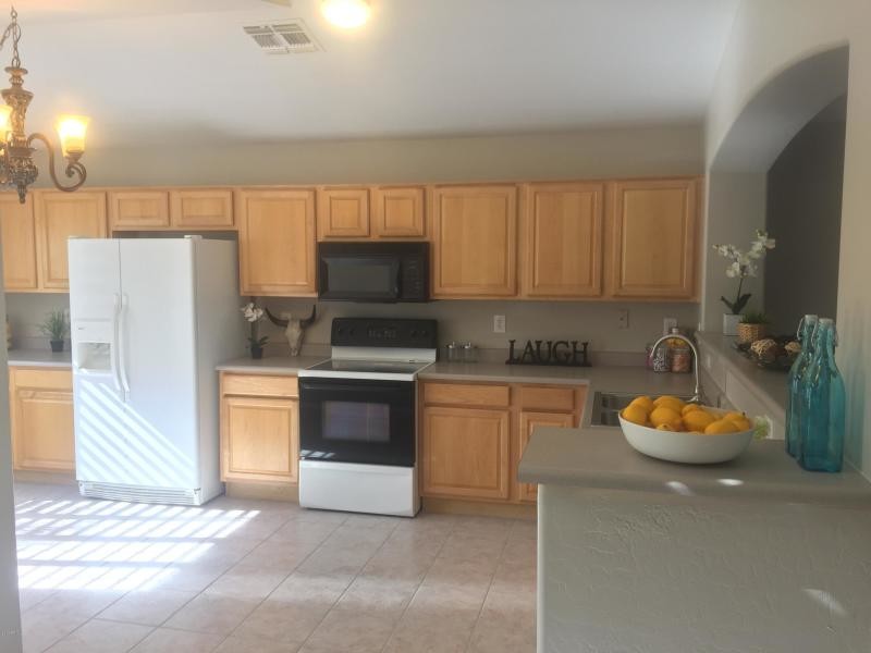 Kitchen - kitchen idea in Phoenix