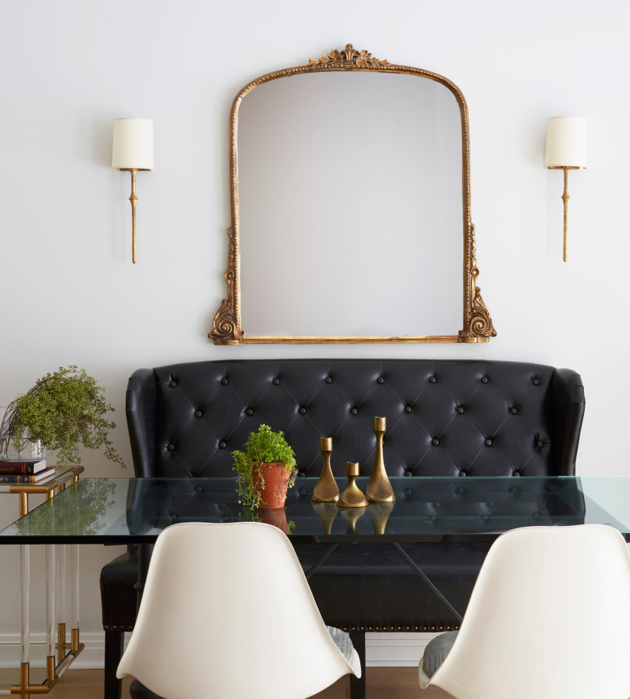 Example of a transitional home design design in Chicago
