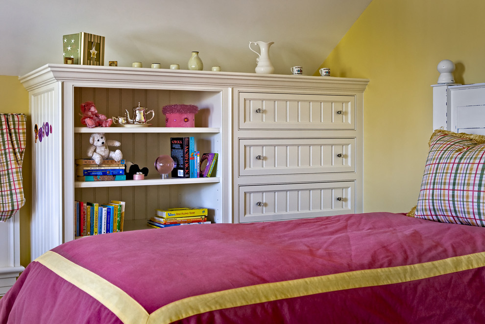 Inspiration for a traditional teen room in New York with yellow walls.