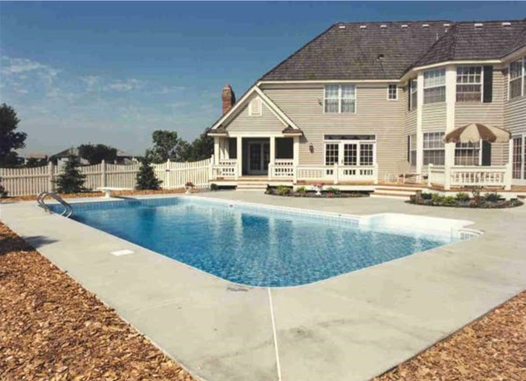 Example of a large transitional backyard pool design in Miami