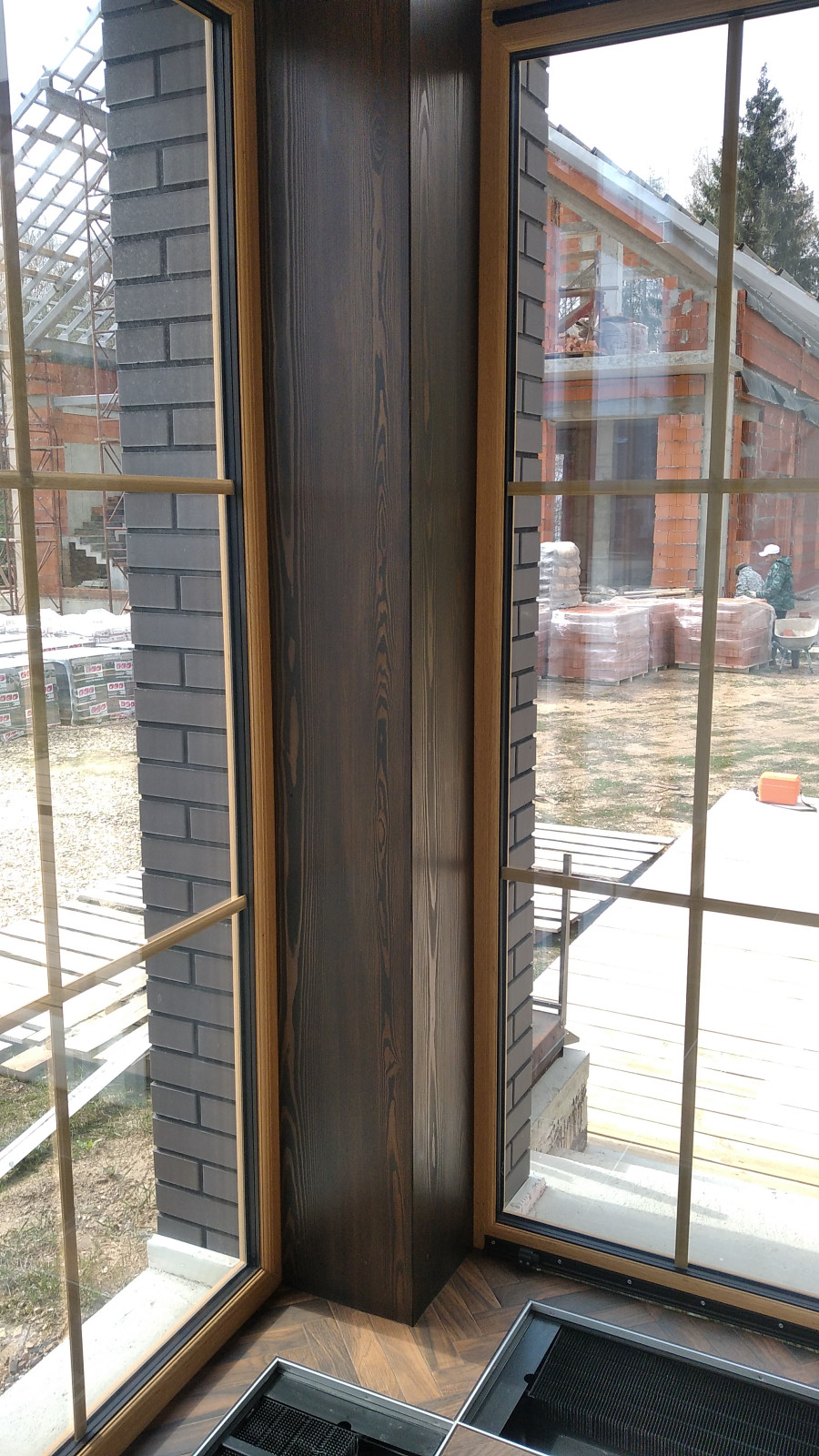 Отделка лиственницей загородного дома в КП «Можайское Море»