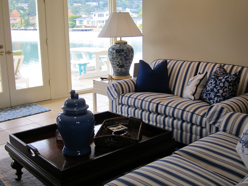 Living room - traditional living room idea in San Francisco