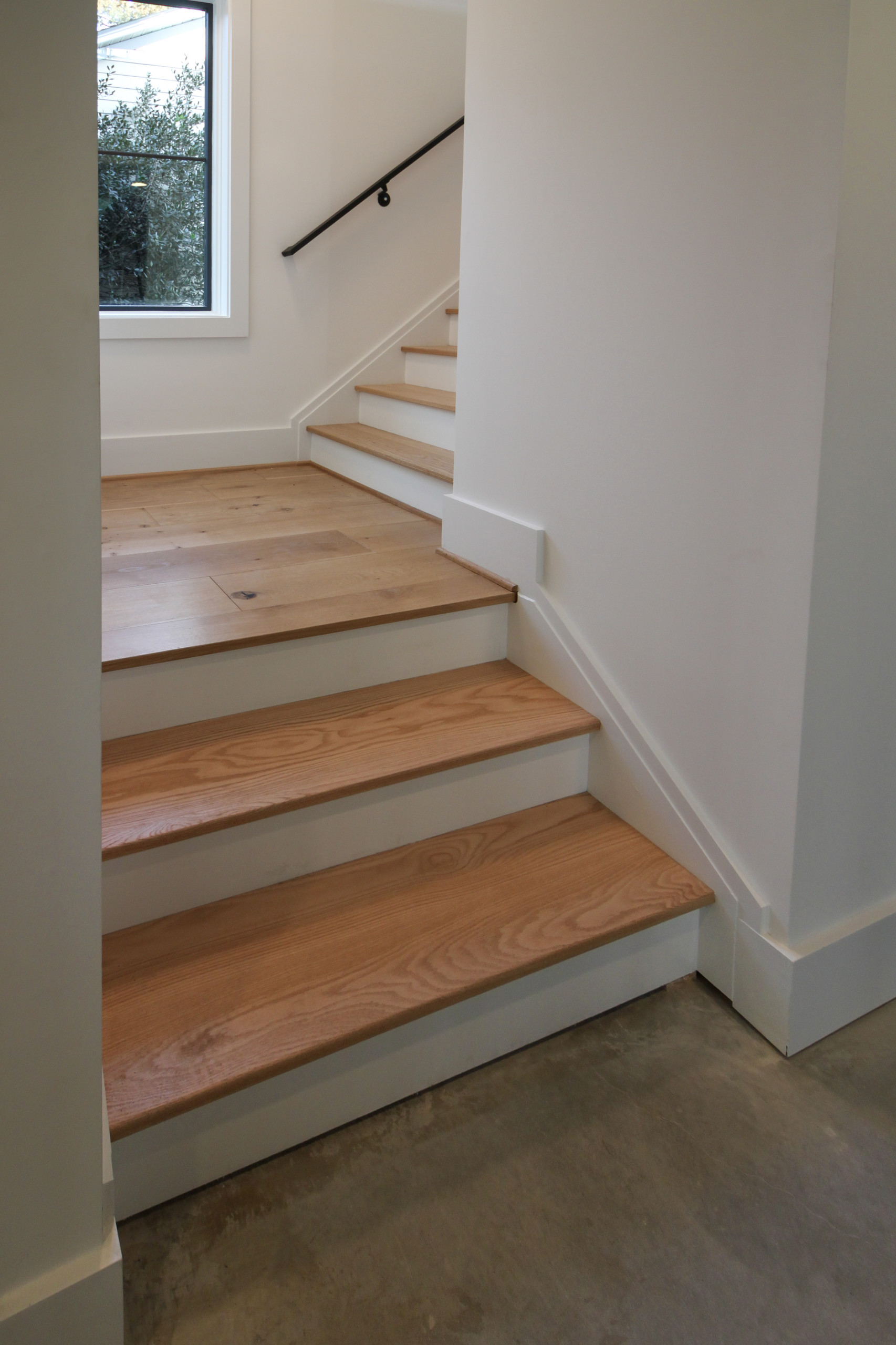 85_Sleek Three-Quarter Turn Multilevel-Staircase, McLean VA 22101