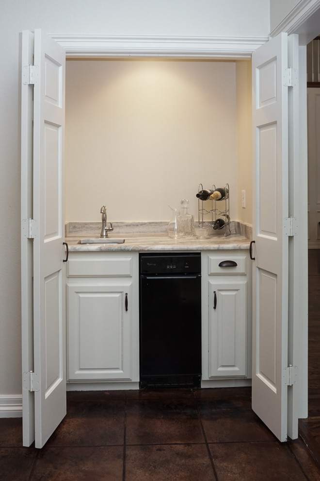 Home Bar 1015 Wilder Way, Tyler, Texas Traditional Home Bar