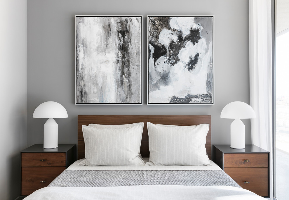 Example of a small mid-century modern master bedroom design in New York with gray walls