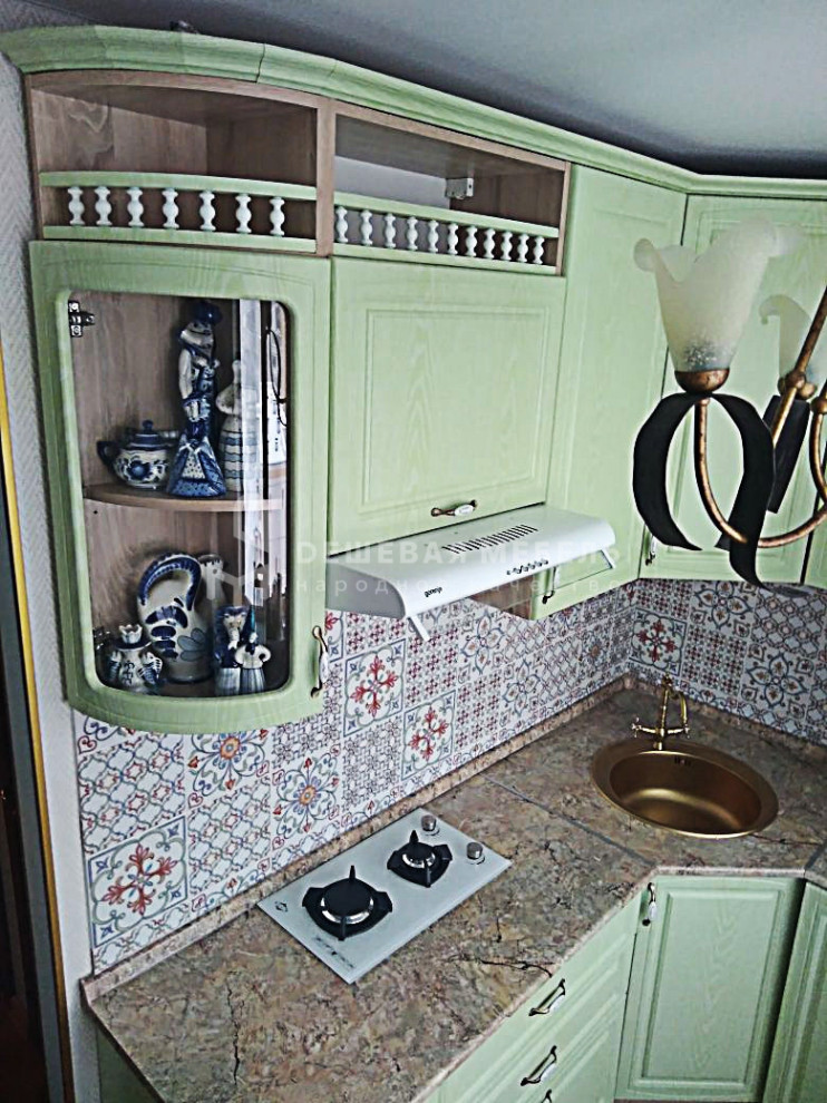 This is an example of a traditional kitchen in Moscow.