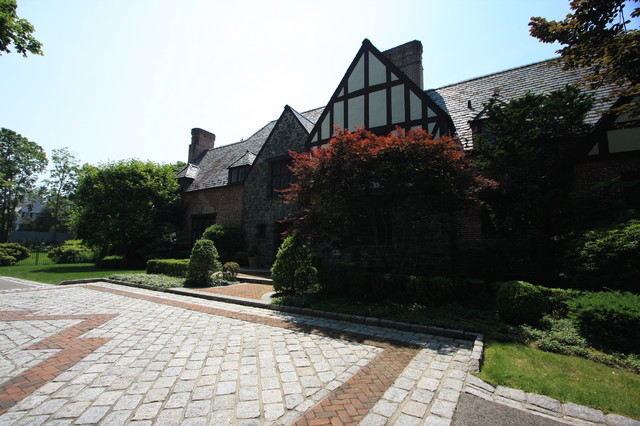 Front Entry Bricks classico-facciata