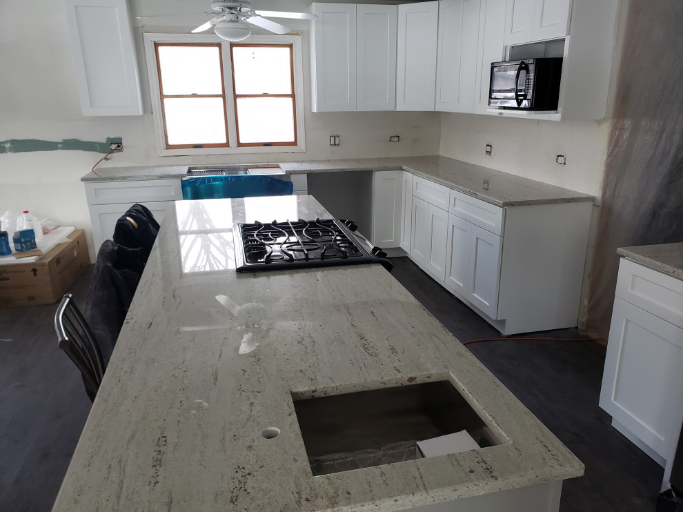Example of a transitional kitchen design in Chicago