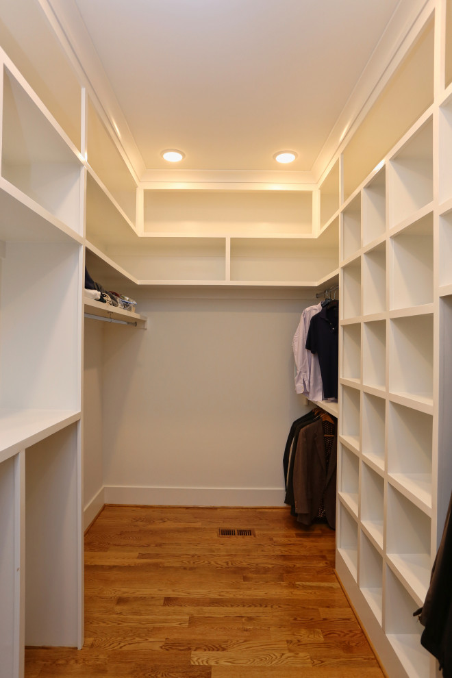 Transitional home design photo in Raleigh