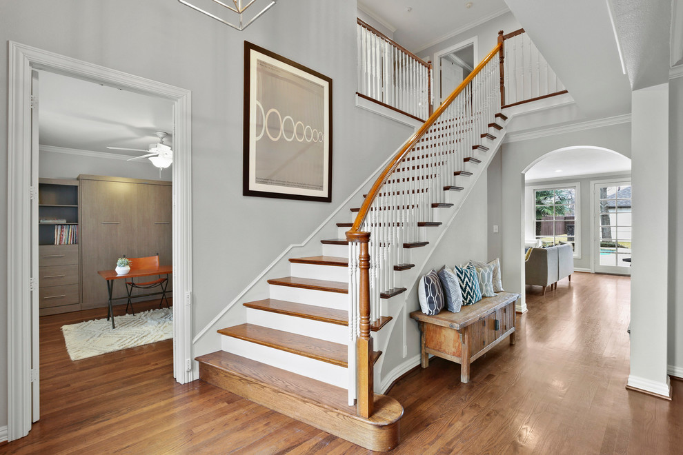 Example of a transitional entryway design in Dallas