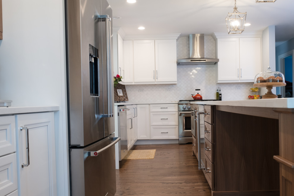 Example of a mountain style kitchen design in Chicago