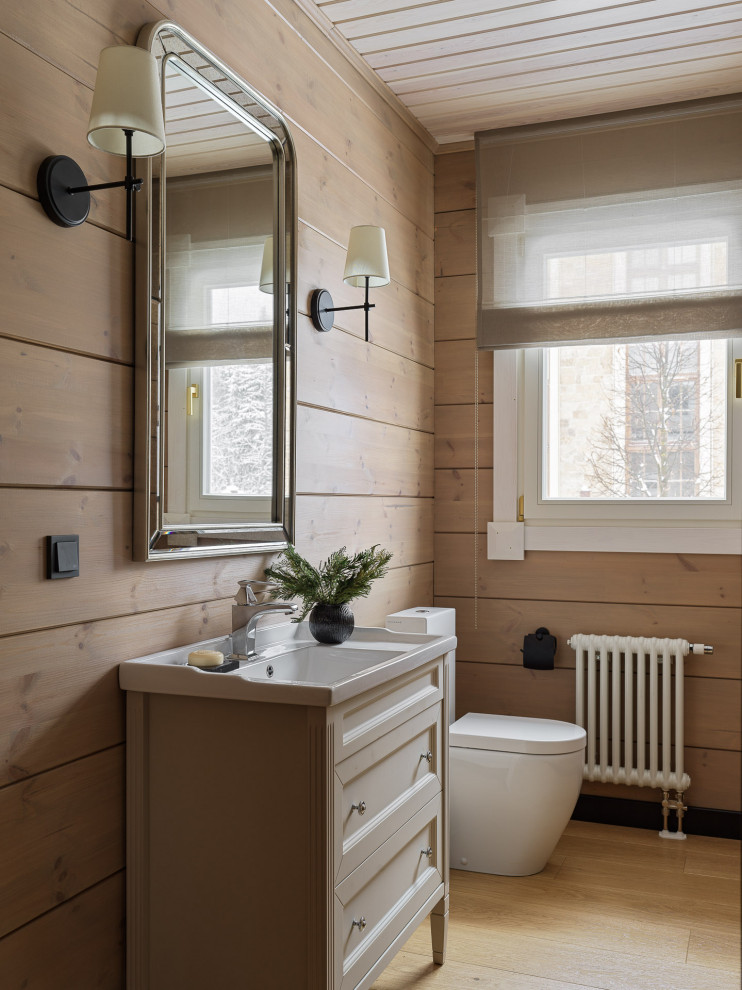 На фото: туалет: освещение в стиле рустика с паркетным полом среднего тона, деревянным потолком и деревянными стенами