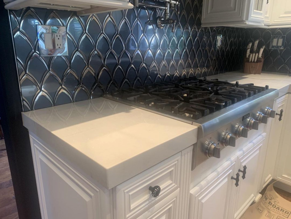 Kitchen - transitional kitchen idea