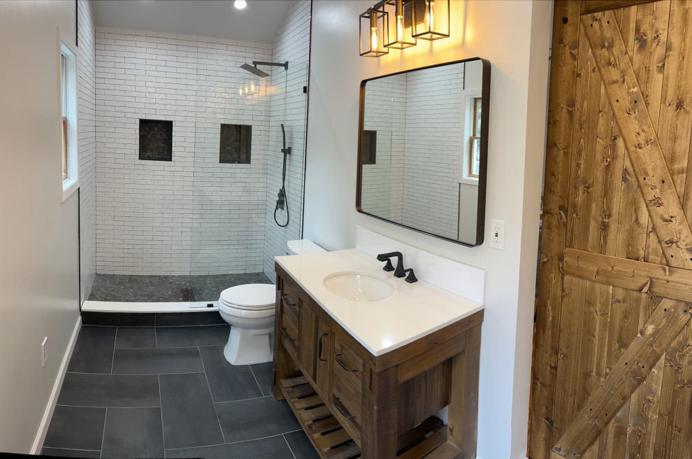 Hampton Bays Farmhouse Bathroom