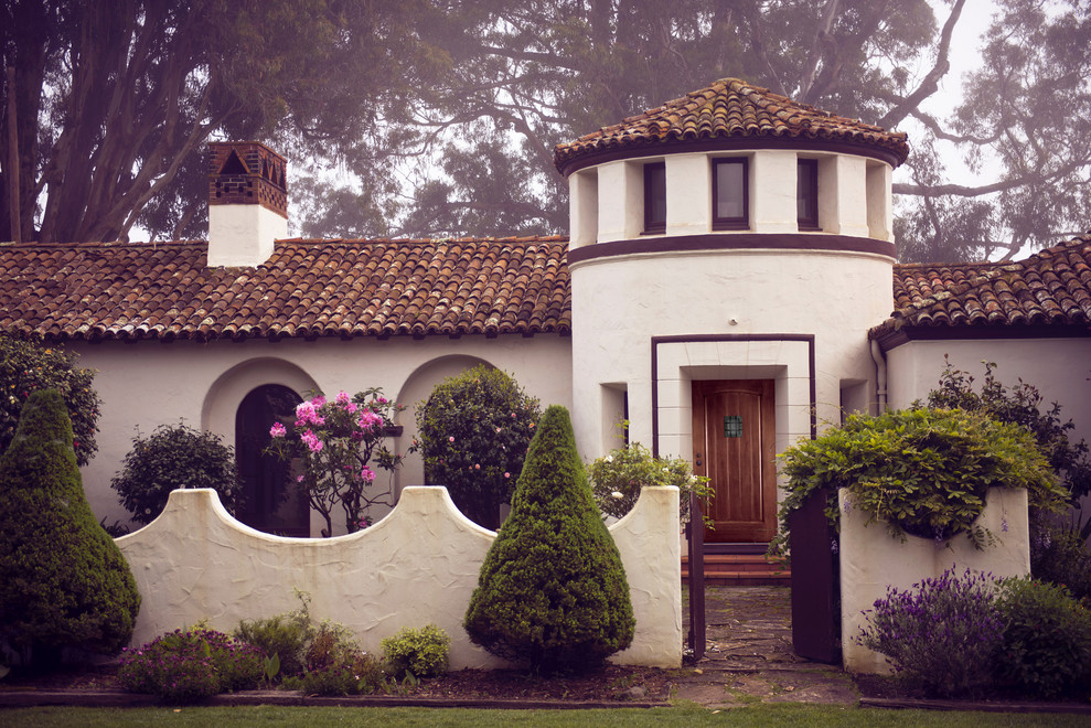 Design ideas for a large traditional one-storey adobe beige house exterior in Los Angeles.